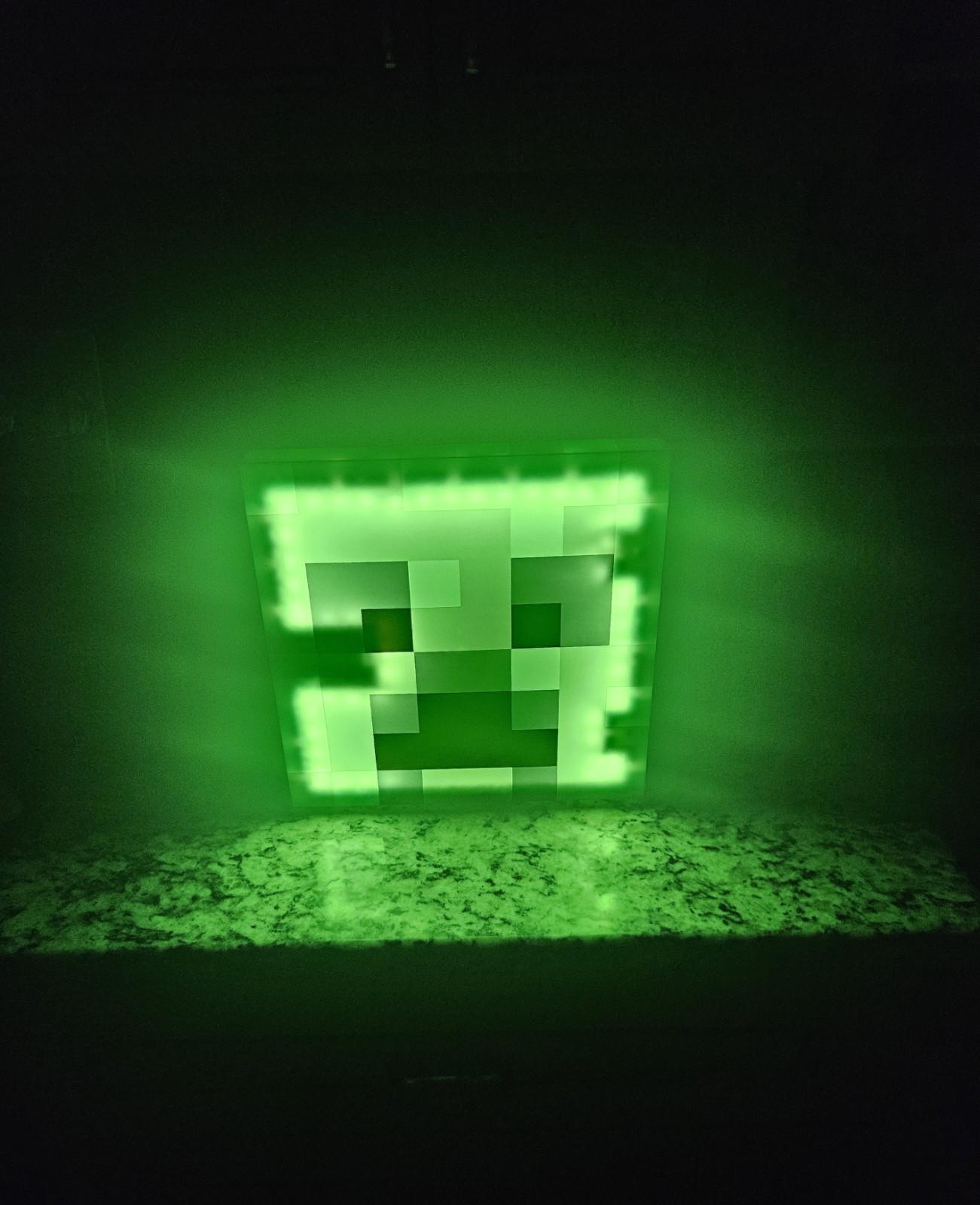 Minecraft Green Creeper Mini Fridge 6.7L with Light (Fits 9 Cans) 10.4 x 10 x 10