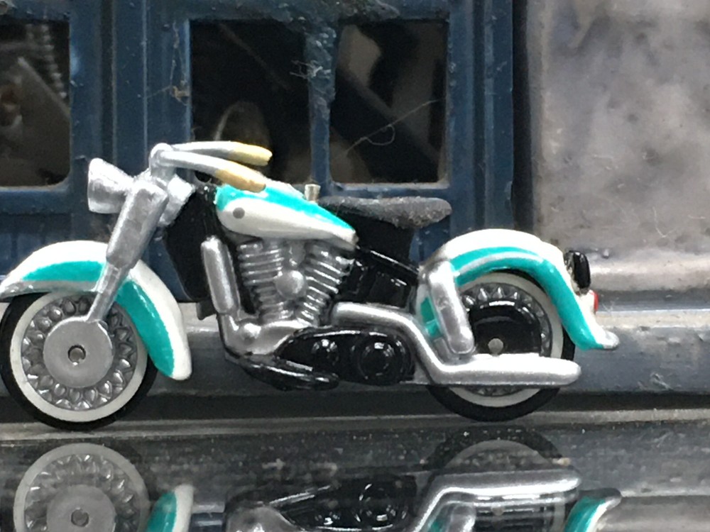1:87 HO Scale Harley Davidson Motorcycle ------- Duo Glide