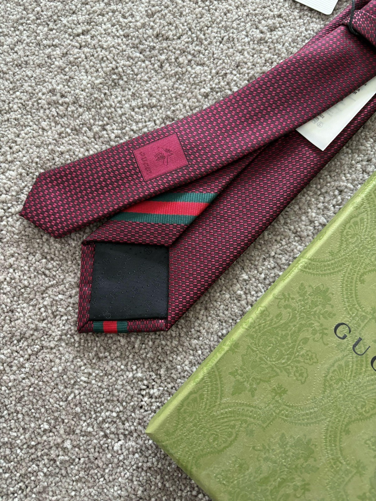 GUCCI MEN'S TIE WITH BEE WEB RED COLOR SLIM NWT