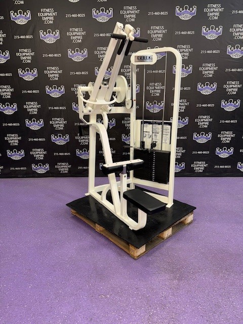 Cybex VR2 Bilateral Diverging Lat Pulldown