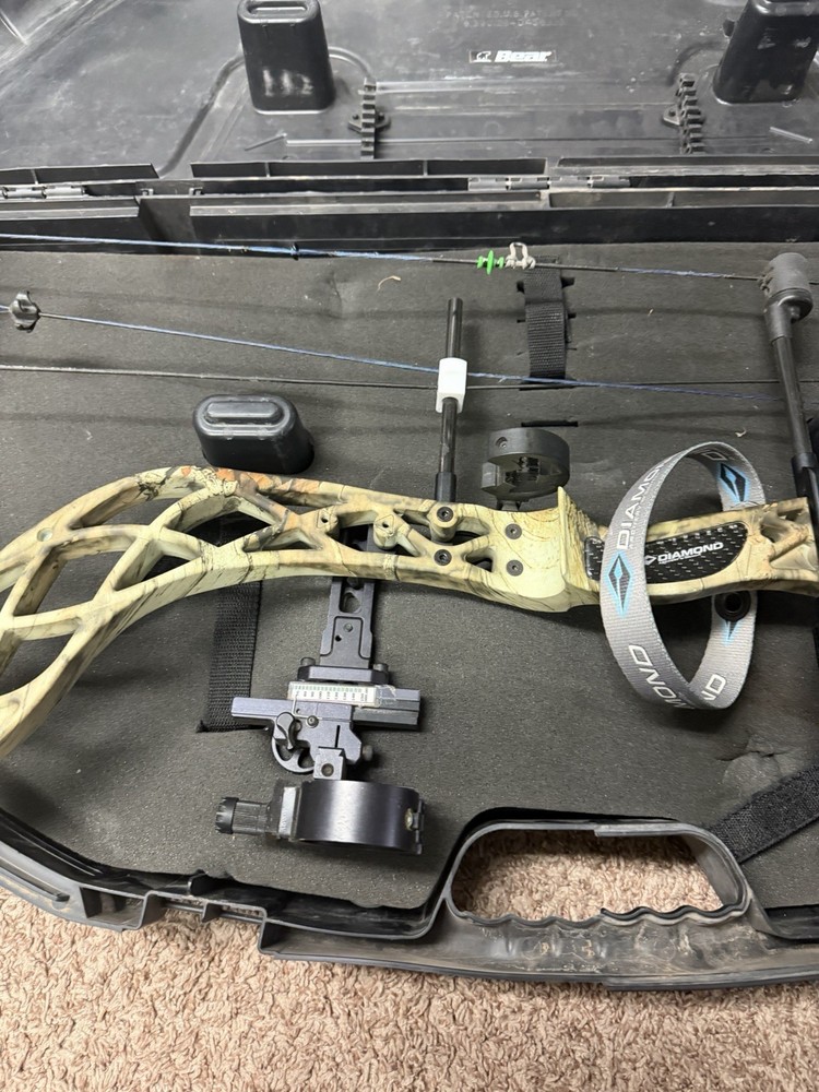 Diamond Carbon Cure Compound Bow RH CASE NOT INCLUDED