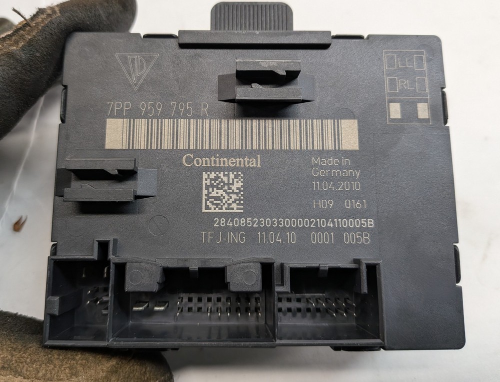 2011 PORSCHE CAYENNE (958) REAR RIGHT DOOR CONTROL MODULE