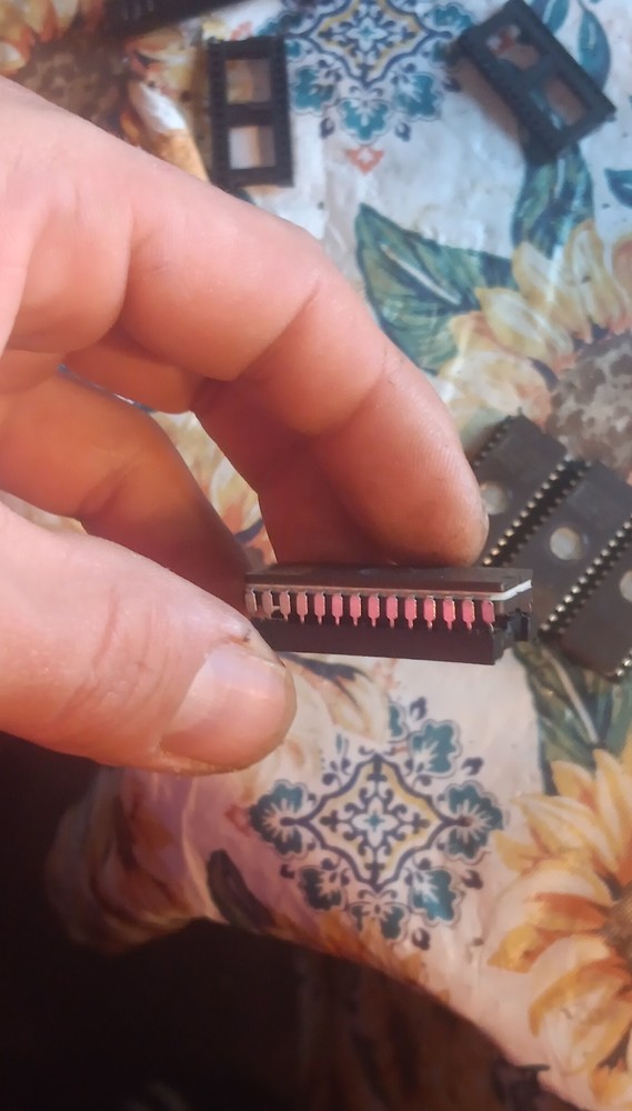 Intel D27128A EPROM Memory ICs 28-Pin Parallel Through-Hole Ceramic Copper