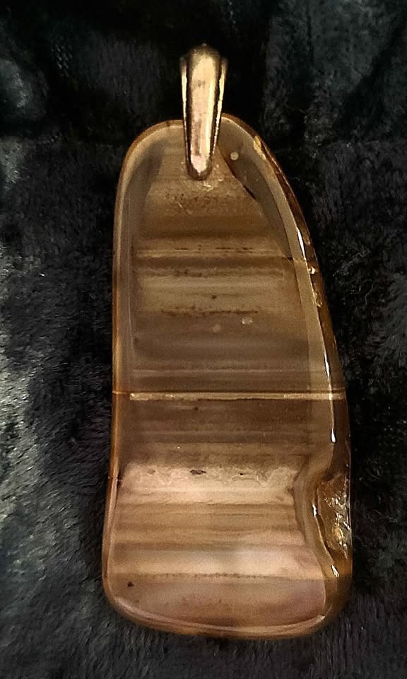 Lacey Agate Pendant