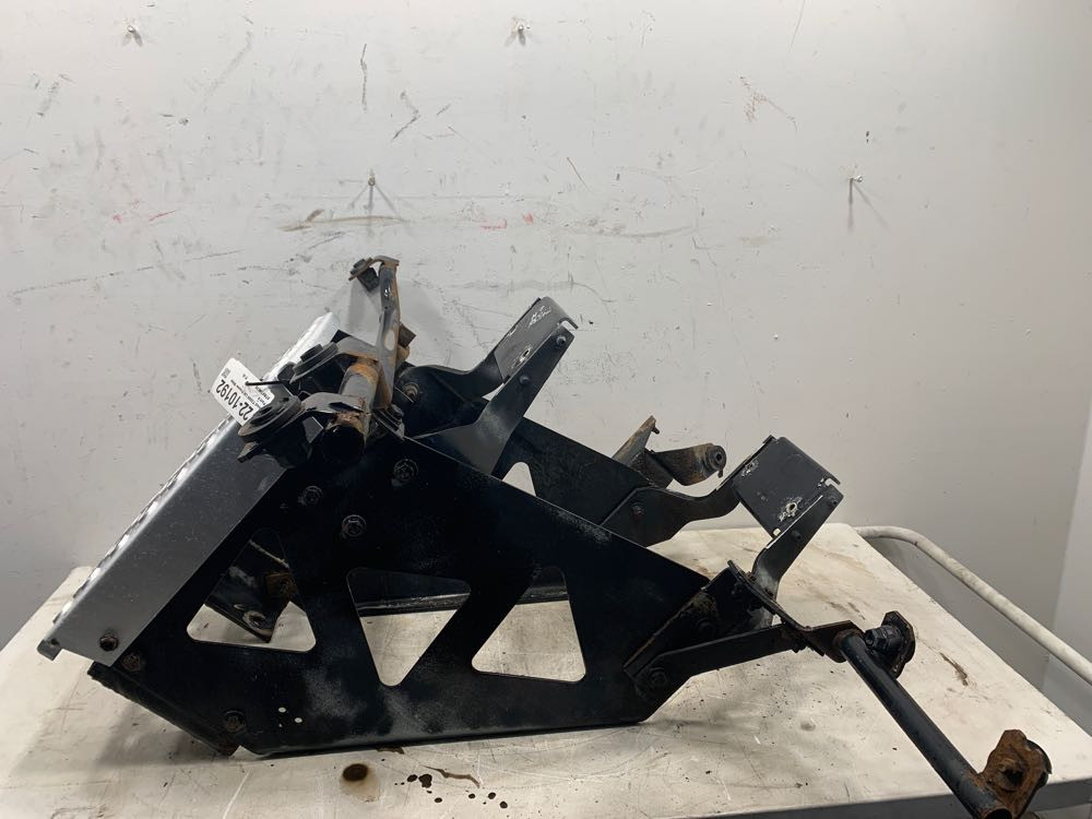 2005 Kenworth T2000 Frame Step (722-10192)