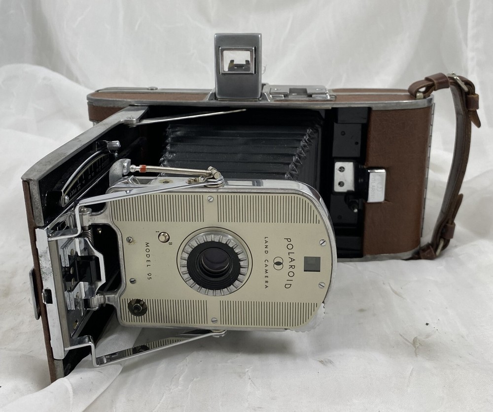 POLAROID LAND CAMERA MODEL 95 WITH FLASH #200, UNTESTED