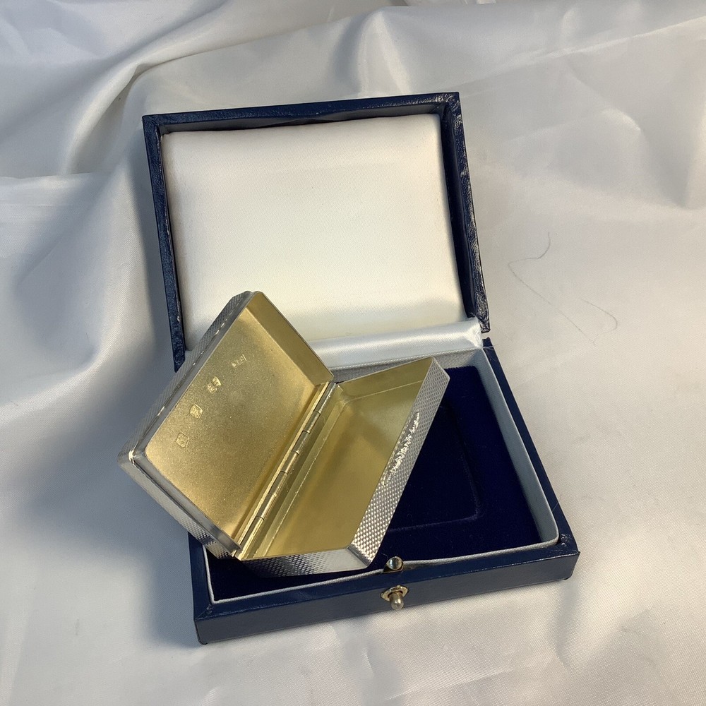 SNUFF/PILL/TRINKET BOX ‘PETER JOHN DOHERTY’ HM SILVER 84g ENGINE TURNED 2001