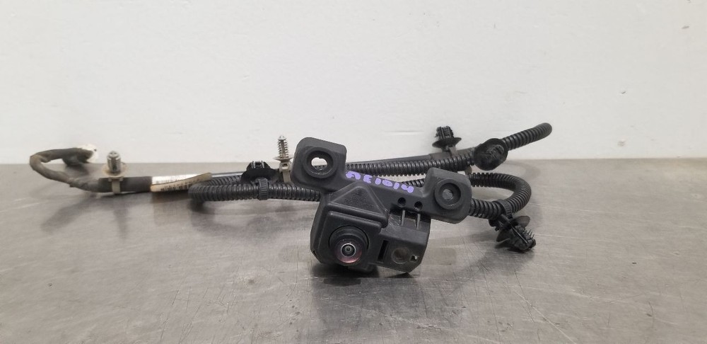 24 CHEVY SILVERADO 2500 FRONT FACING CAMERA GRILLE MOUNTED 85138079