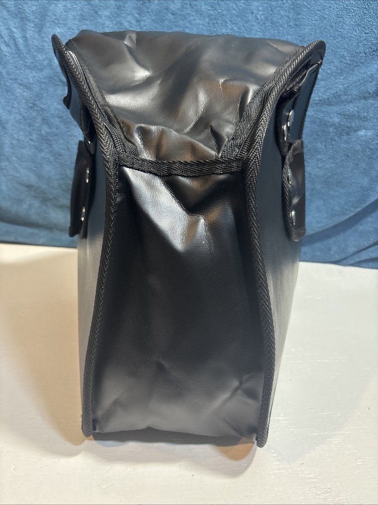 Replacement storage bag for a 3-wheel rollator walker.