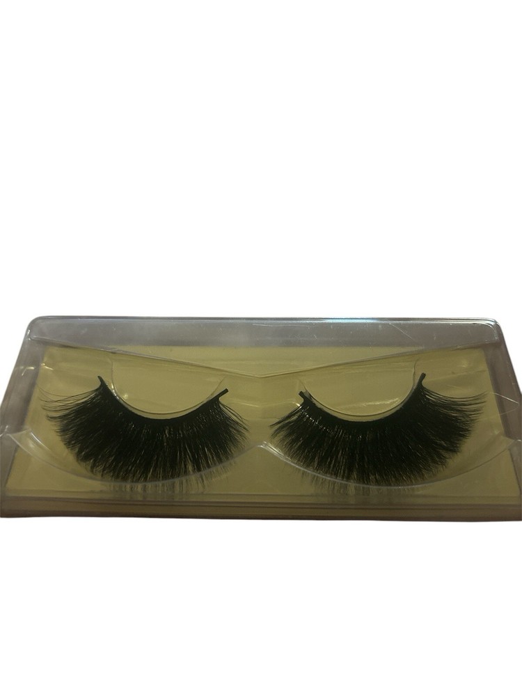 Pretty Essential Lashes