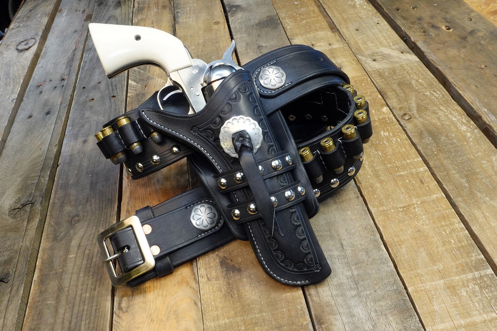 Tombstone "Johnny Ringo" western concho set for leatherwork