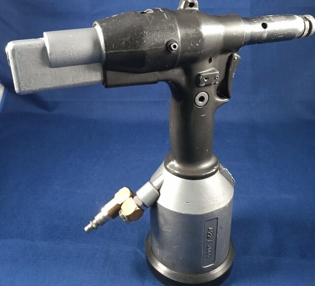 Rivettatrice oleopneumatica per inserti filettati Specialinsert A22/2000