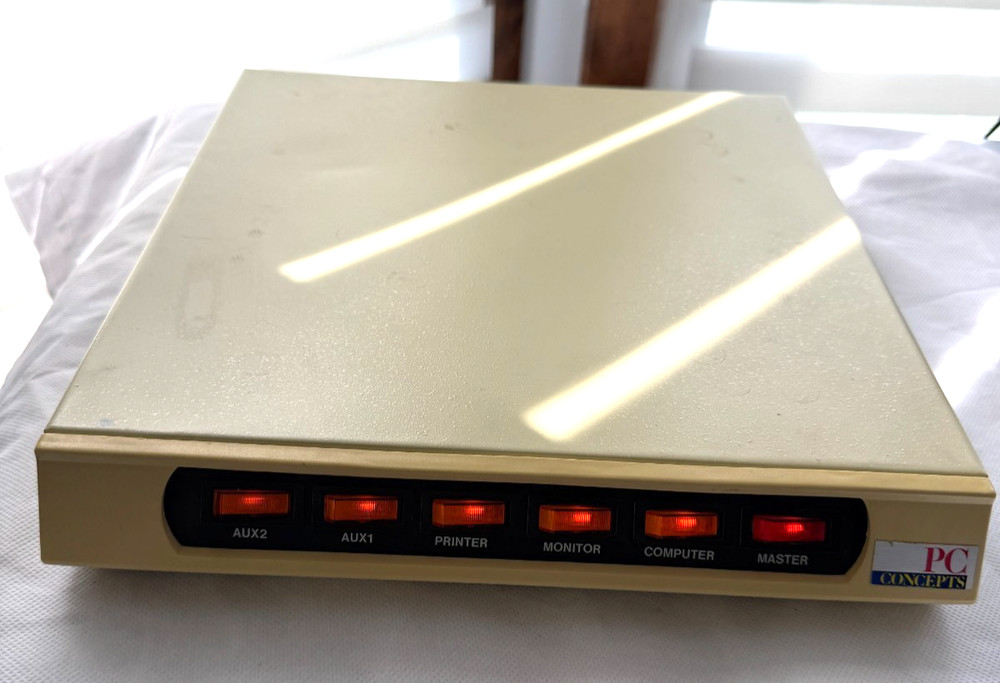 Vintage PC Concepts 5 Outlet Computer Power Supervisor Controller MT-767