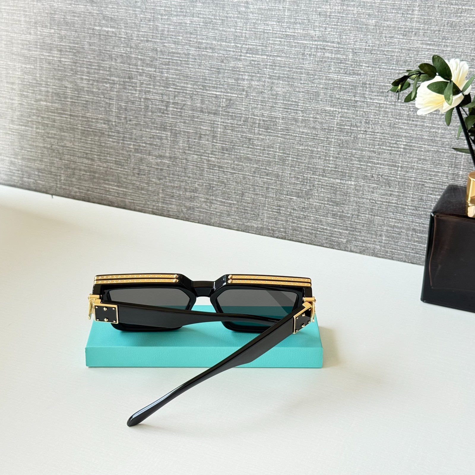 Louis Vuitton Z1165 1.1 Millionaires Sunglasses Black Square Gold LV