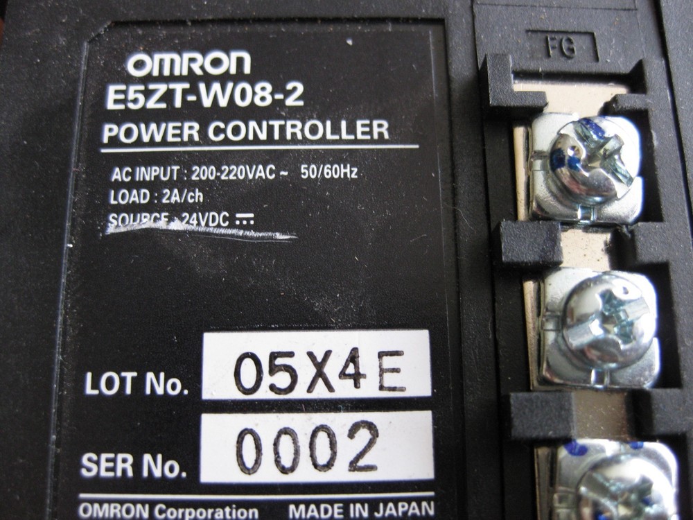 Omron E5ZT-N08TC01-2 Temperature Controller w/ E5ZT-W08-2 Power Controller Cable