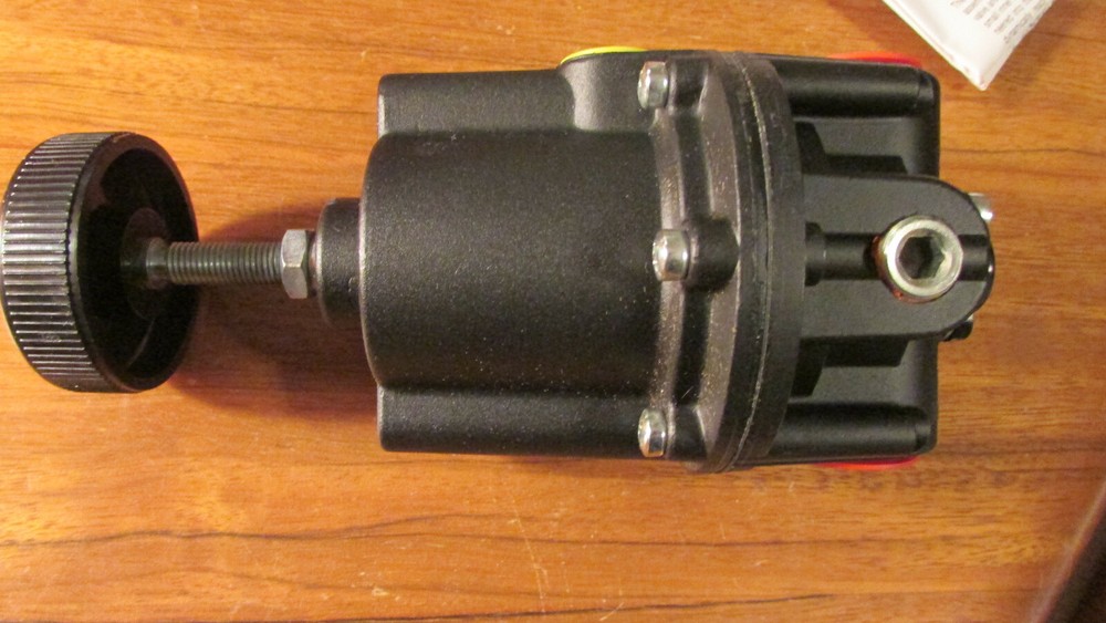 FAIRCHILD MODEL 10 10204 PNEUMATIC PRECISION REGULATOR