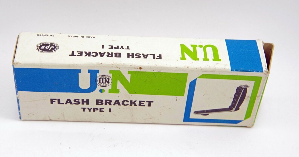U.N Flash Bracket