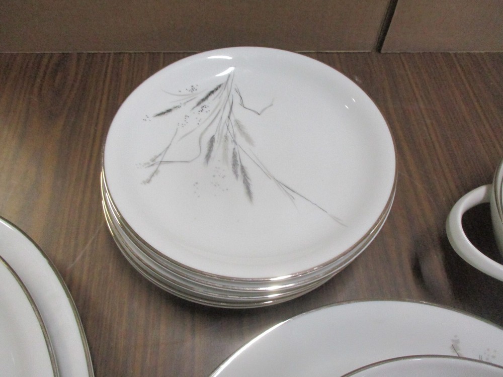 Ceres (Coupe) by EASTERLING 74 Piece Set Service for 8
