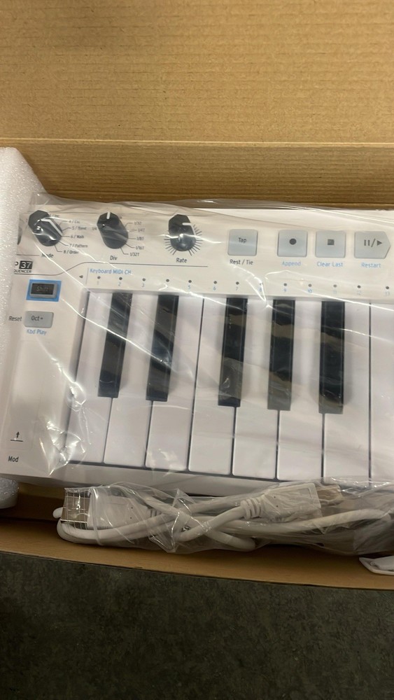 Arturia KeyStep 37 MIDI USB Keyboard Controller Sequencer 37-Key Excellent cond.
