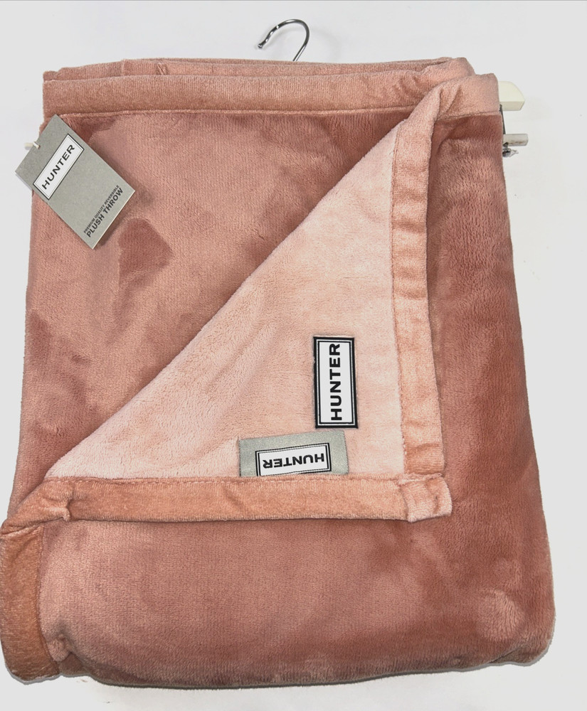 NEW HUNTER COCO Premium Quality Plush Throw Reversible Blush Blanket Logo Patch