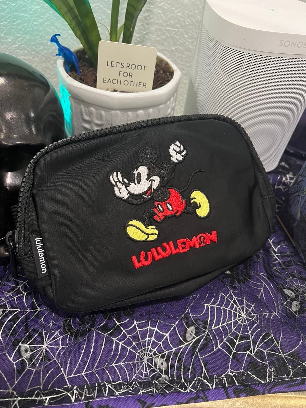 Disney Limited Mickey Mouse In Motion Everywhere Black Belt Bag NWT