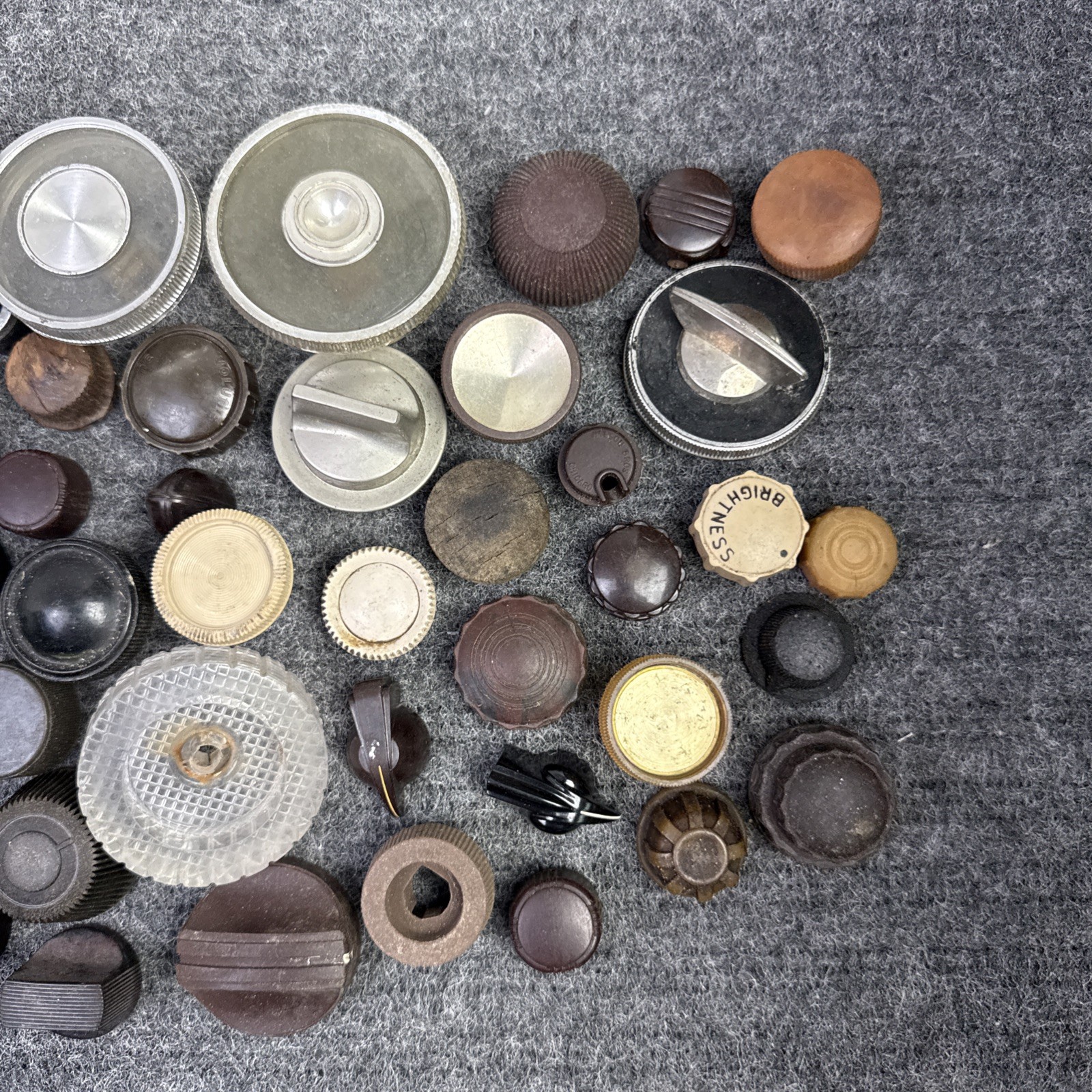 50+ Vintage Radio / TV / Equipment Knobs Used Midcentury Plastic Bakelite LOT