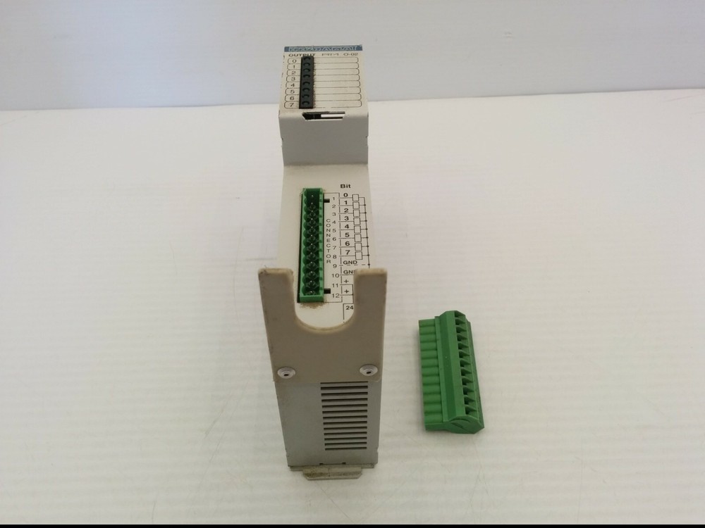INDRAMAT RM O-02 OUTPUT MODULE, 8 CHANNELS, 24 VDC 2A