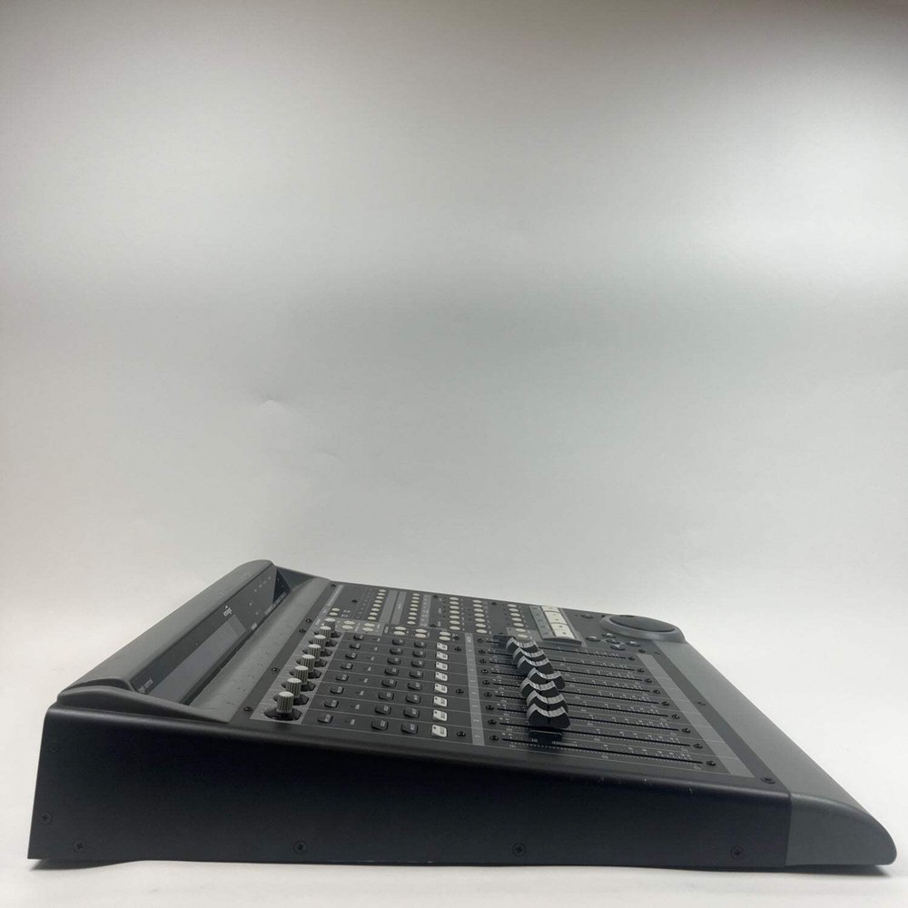 Mackie Logic Control 8-Channel Motorized DJ Controller READ