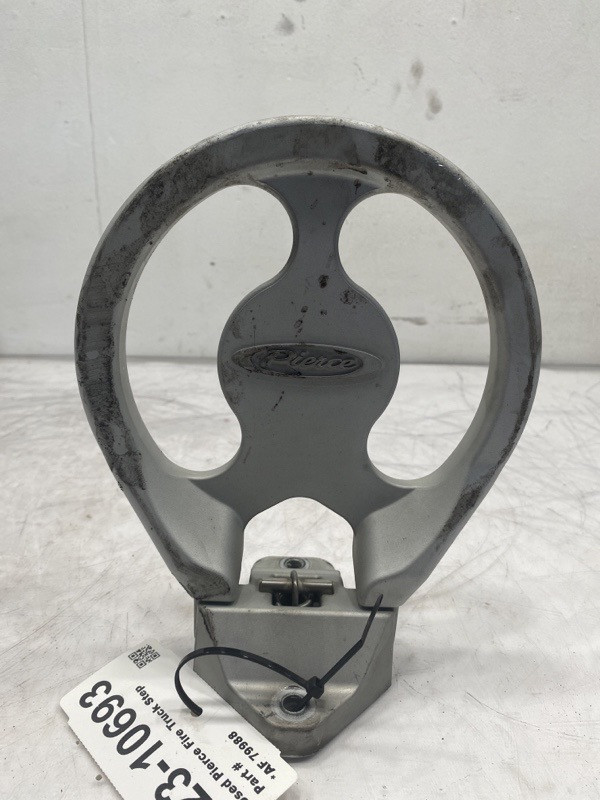 2010 Peterbilt 388 Step (723-10693)