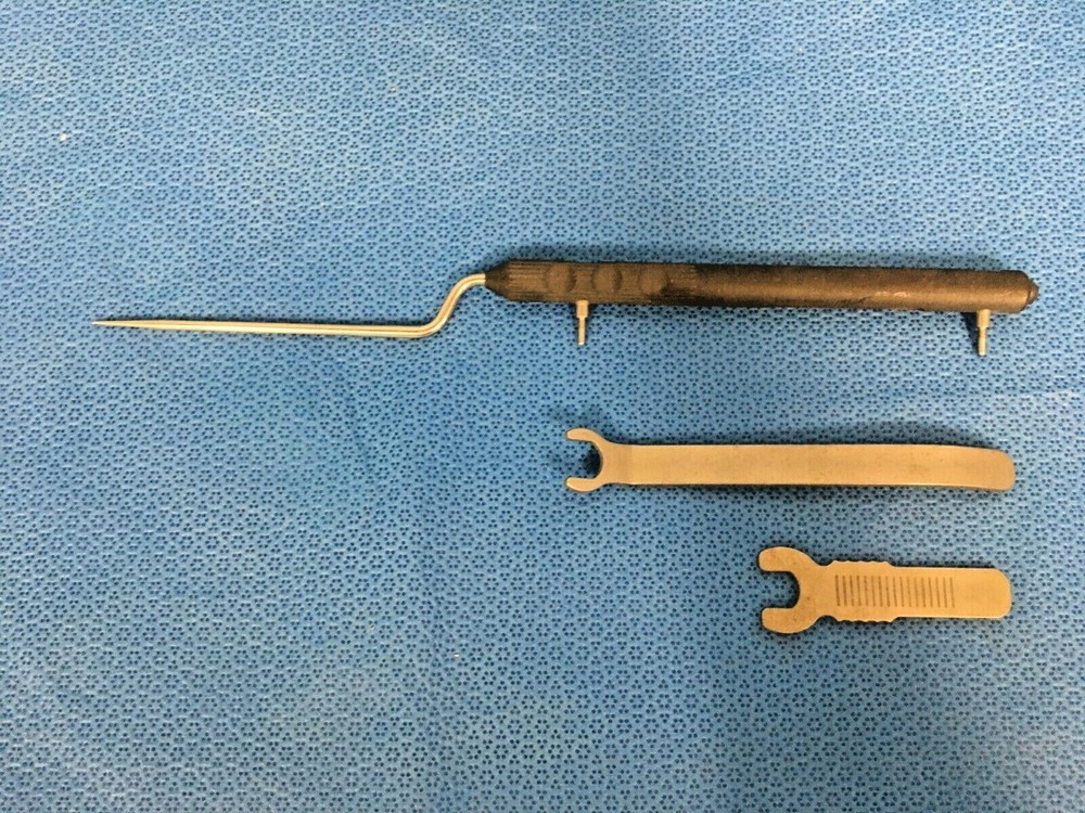 Brainlab 41780D Pointer and two wrenches.