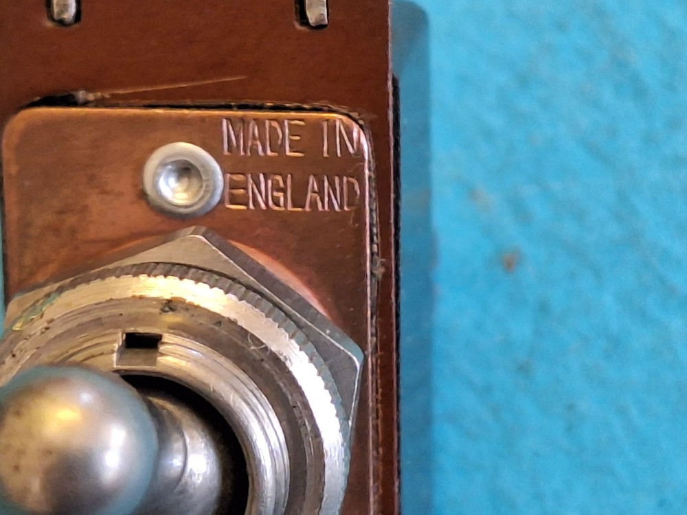 Toggle switch ~ DPDT ~ 250v @ 3A ~ Screw terminals ~ RS Components