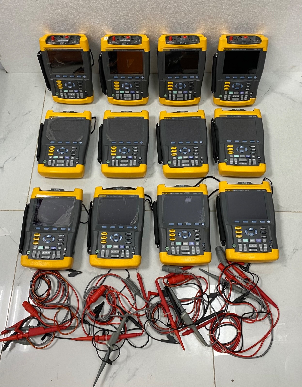 Fluke 196C Digital Oscilloscope ScopeMeter Color Handheld 1GS/s 100mhz