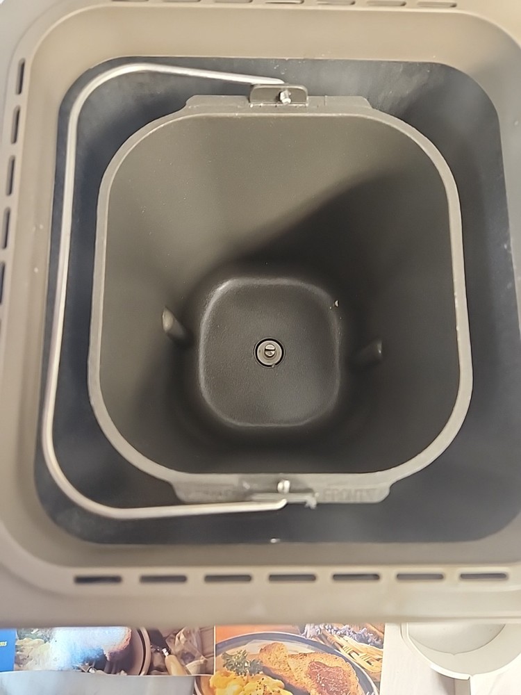 Goldstar Model HB-202CE Automatic Bread & Cake Maker Machine