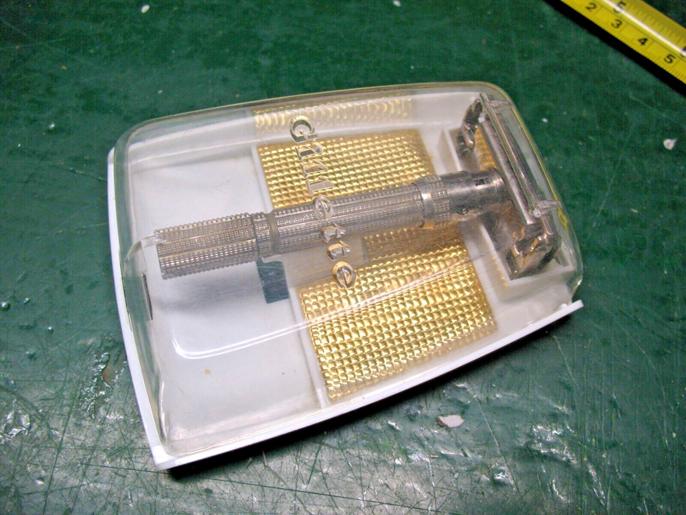 VINTAGE  GILLETTE SLIM ADJUSTABLE DOUBLE EDGE SAFETY RAZOR w/ CASE   CODE I  2
