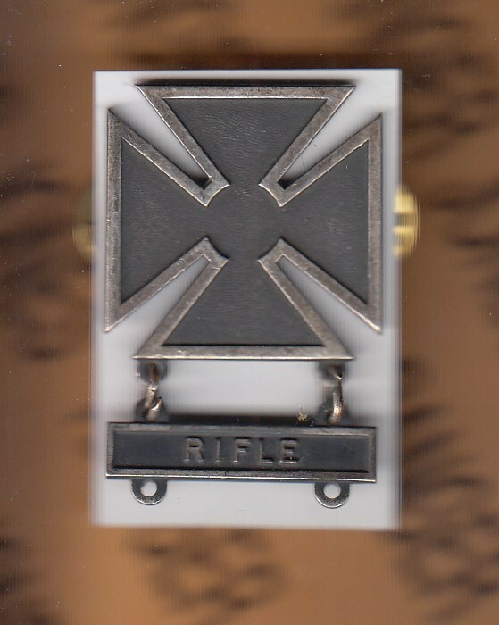 US Army MARKSMAN w/ RIFLE bar Qualification badge Brushed award 1/20 S.F. c/b C