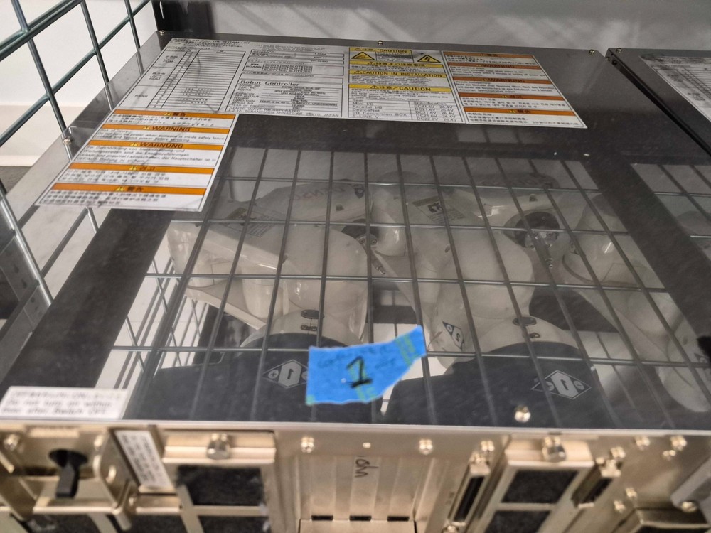 Denso Wave VP-5243E/GM with Robot Controller RC7M-VPG5/6CA-BP