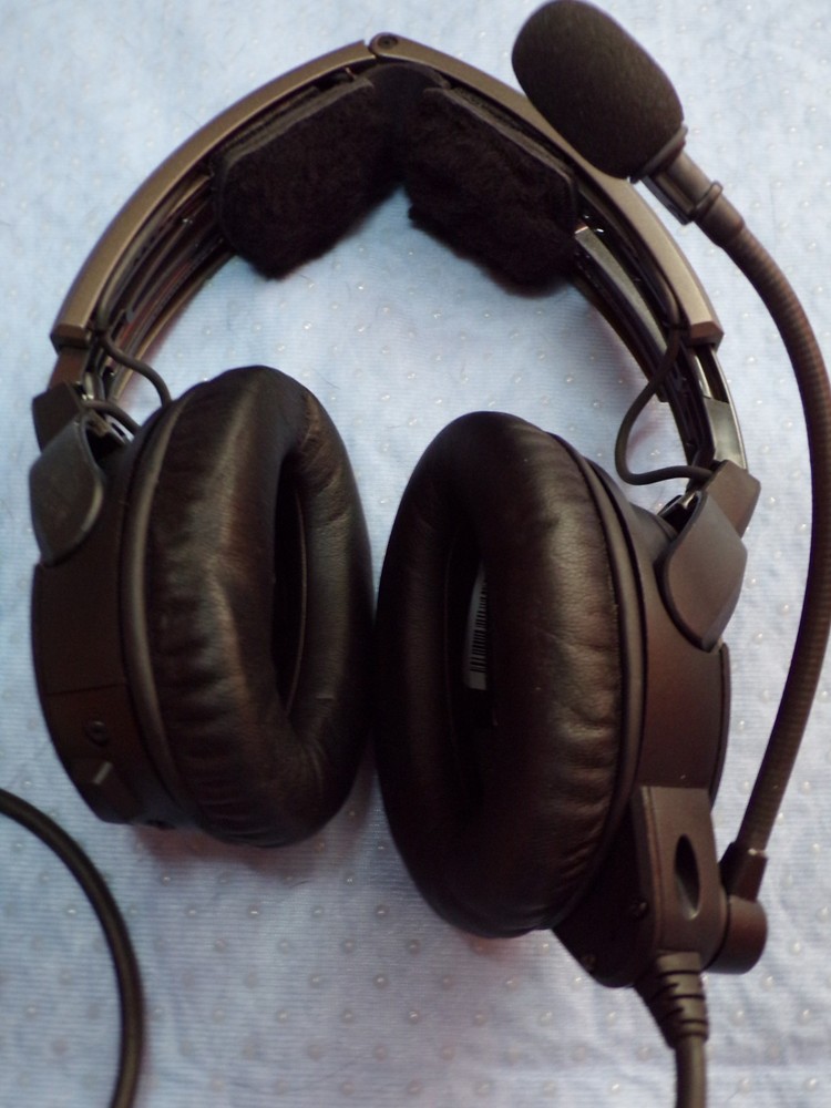 Bose A20 Aviation Headset with Bluetooth GA Dual Plug Cable - Black