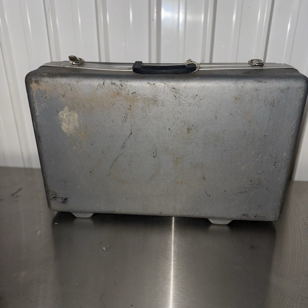 Metrotech 850 Cable and Pipe Locator