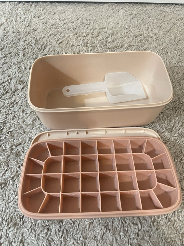 Silicone Ice Cube Tray with Storage Box
