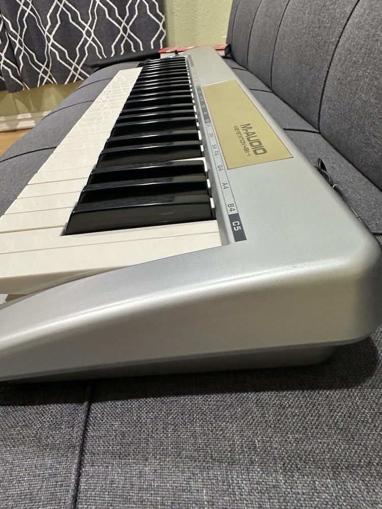 M-Audio Keystation 49e 49-Key USB MIDI Keyboard Controller Pitch Modulation