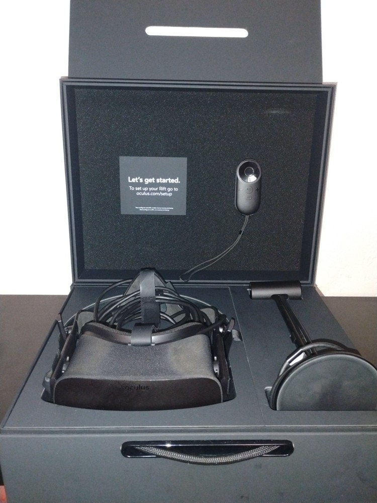 Meta Oculus Rift CV1 Virtual Reality Headset - Black - Complete in box - CIB