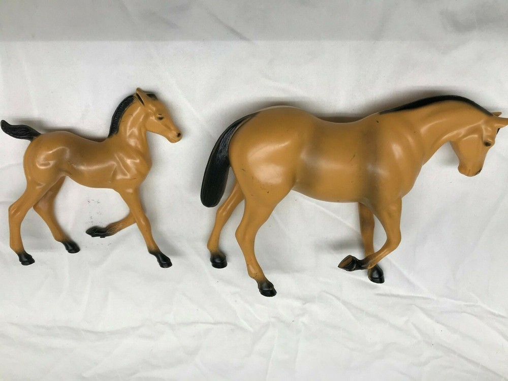 Hartland 7" Mare & Foal very nice pair
