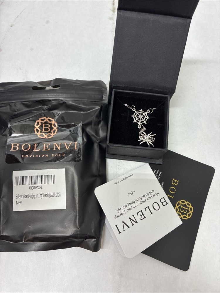 BOLENVI SPIDER DANGLING WEB NECKLACE