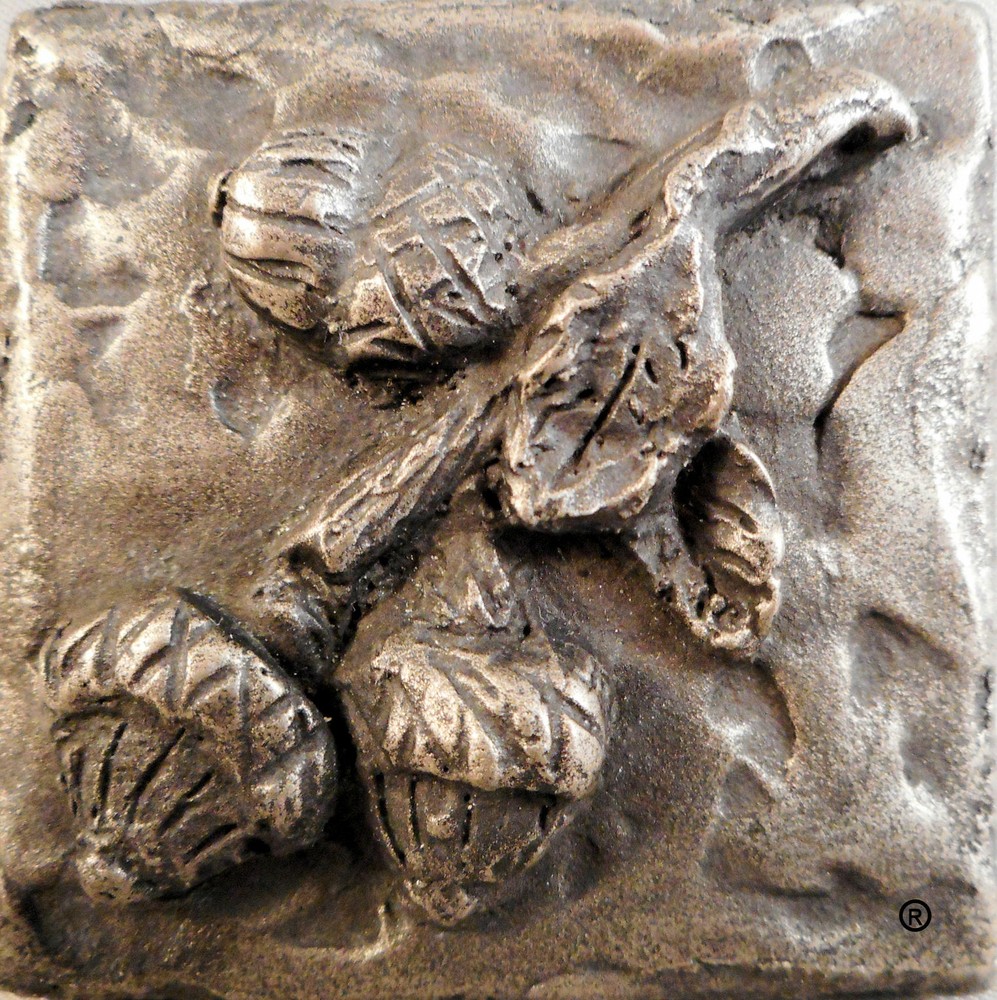 Nickel/Silver Falling Leaves Decorative Dot (Acorns)