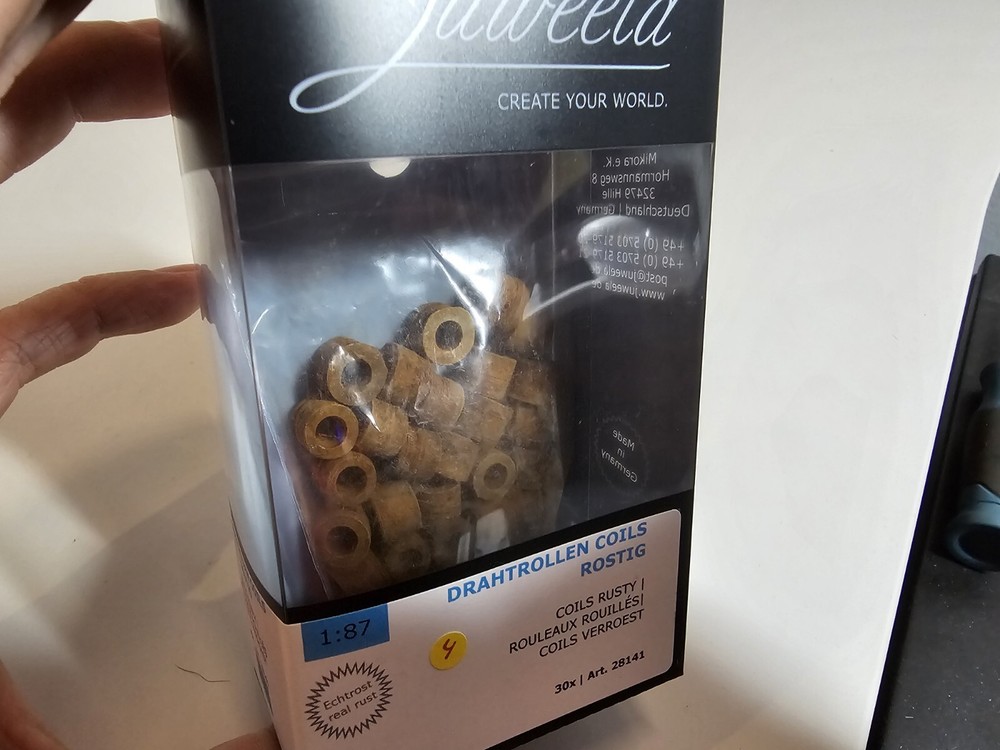 Juweela Rusty Coils 28141 HO Scale