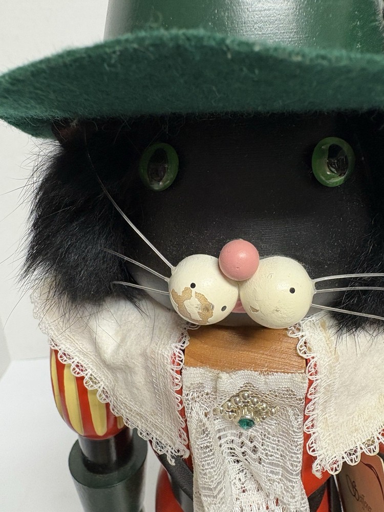 Seiffener Germany Puss n Botts Nutcracker, S1