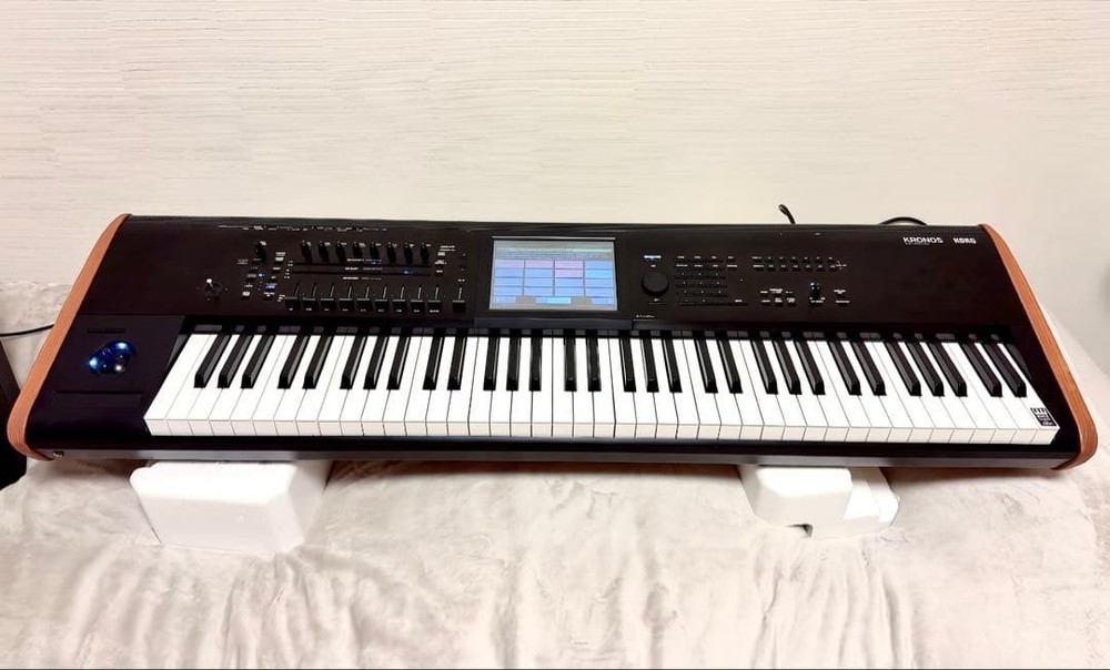 Korg Kronos 2 73-Key Music Workstation
