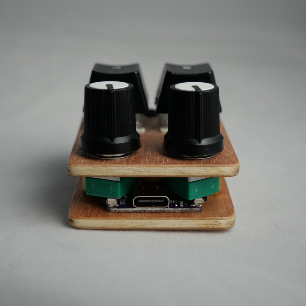 madMidiMini Compact Midi Controller with 2 Note Buttons 2 Potentiometers and LED