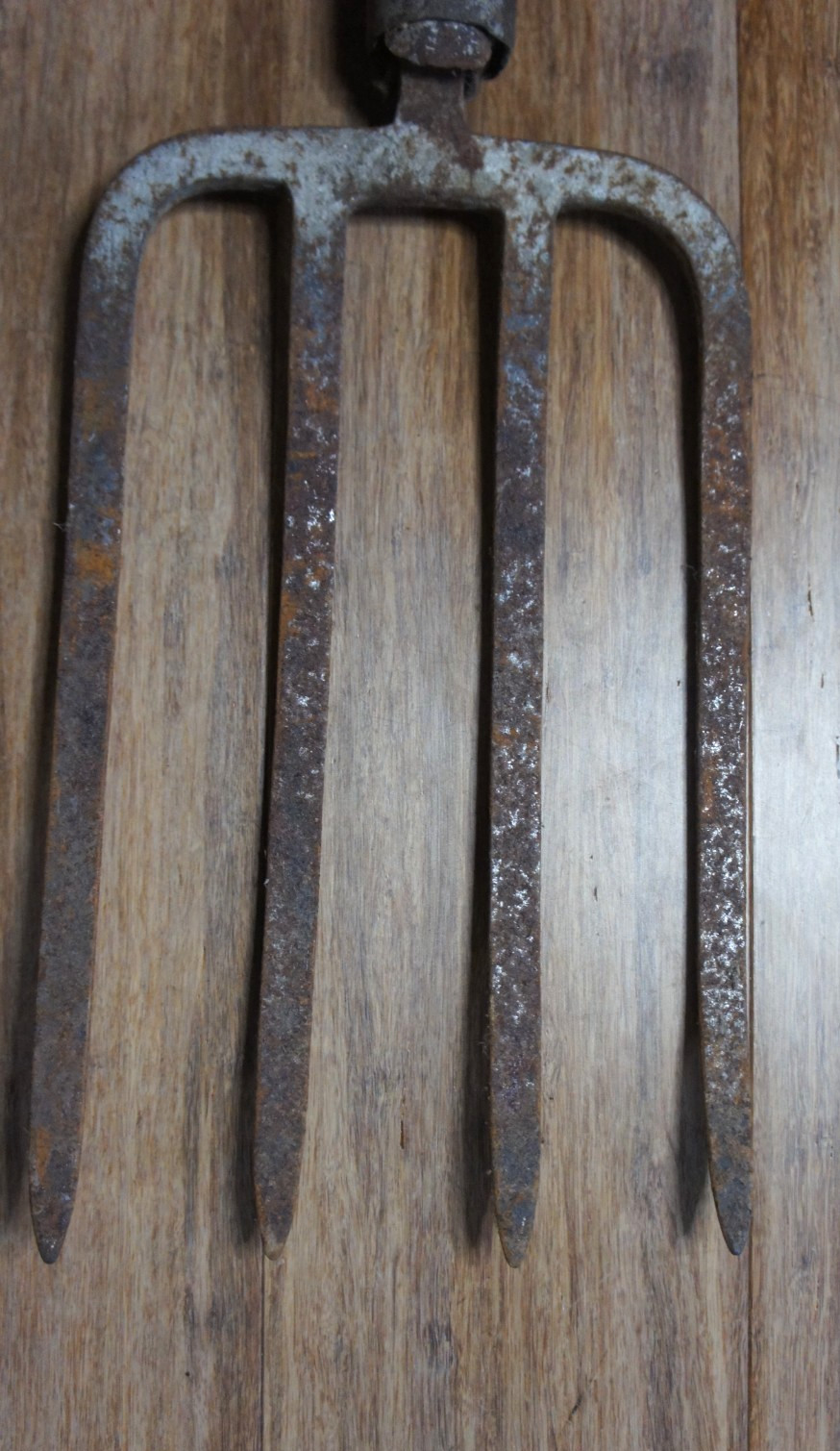 Vintage Rust Pitchfork Head Spade 4 Tine Prongs w/ Handle Collar 19"L x 7 1/2"W