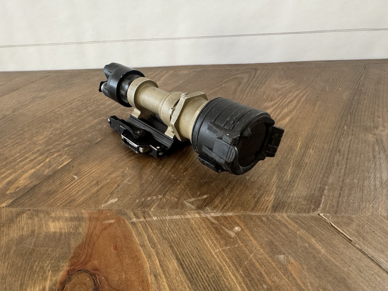 Surefire M952 Tactical Rail Mount Tan Flashlight -Infrared Fillter and M93 Mount